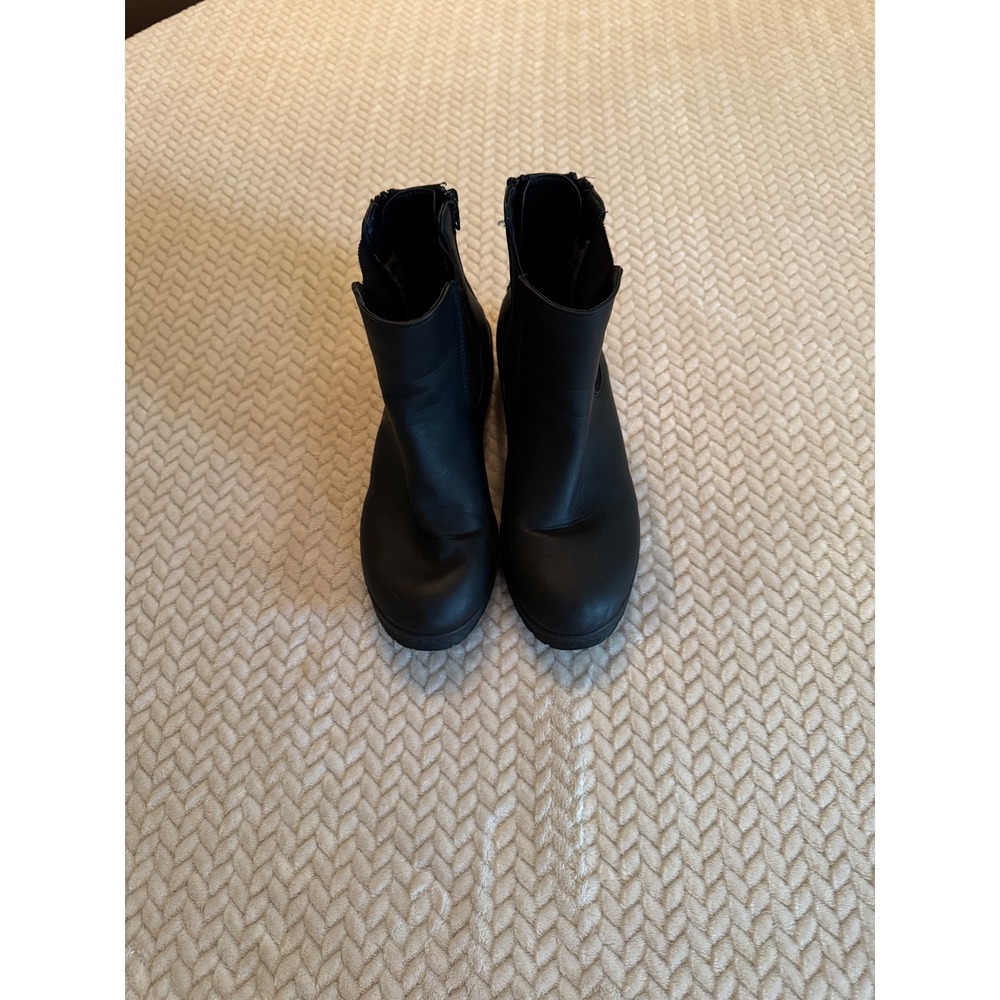 Maurices ANNA Black Ankle Boots Womens 9M Lug Sole Back Zip Leopard Bootie